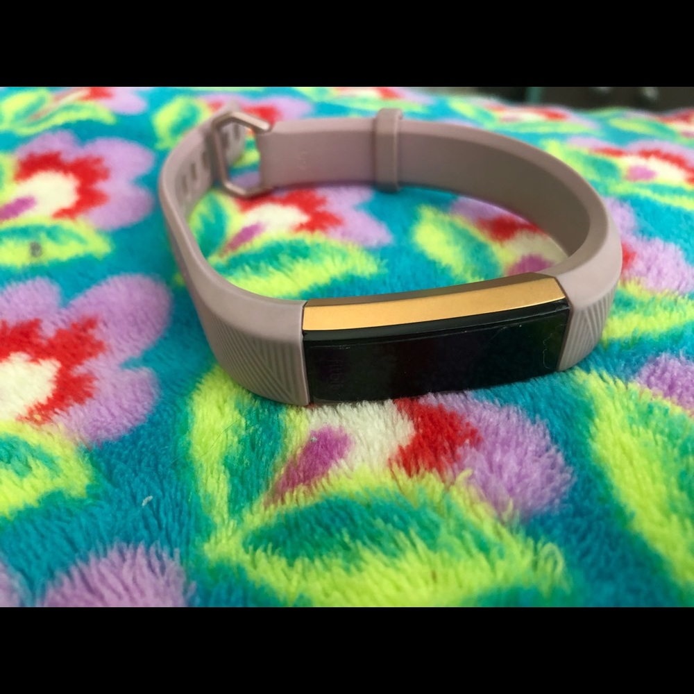 Rose gold Fitbit atlta hr